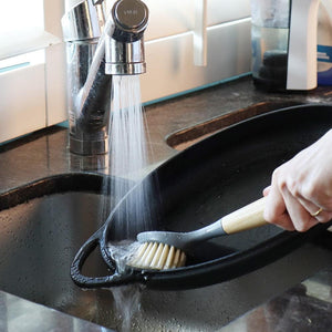 Eco Basics Cast Iron Brush