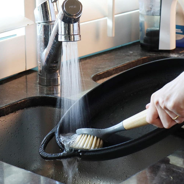Eco Basics Cast Iron Brush